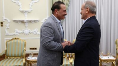 İran Cumhurbaşkanı Mesud Pezeşkiyan, bir Pakistan heyetiyle gerçekleştirdiği görüşme sırasında