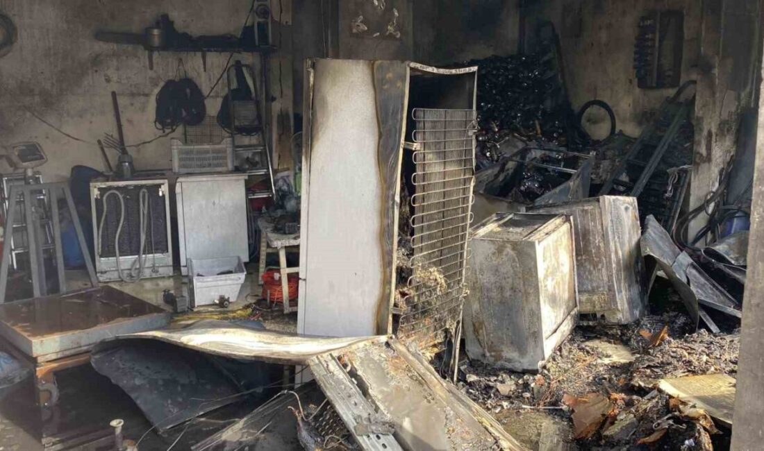 Kocaeli’nde, yangın çıkan bir depo iş yerinde hızla büyüyerek çevreye