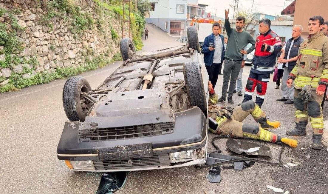 Hatay’ın İskenderun ilçesinde takla atarak ters dönen otomobilin sürücüsü yaralandı.