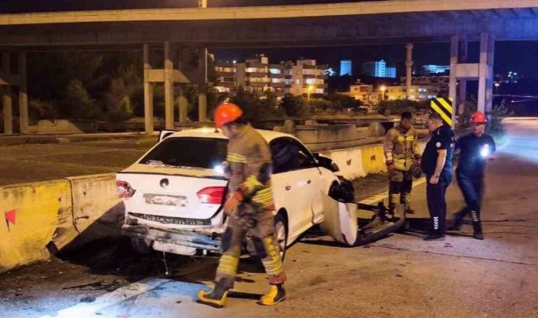 İskenderun ilçesindeki bir kaza sonucunda otomobilin bariyerlere çarpmasıyla sürücü yaralandı.