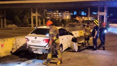 İskenderun ilçesindeki bir kaza sonucunda otomobilin bariyerlere çarpmasıyla sürücü yaralandı.