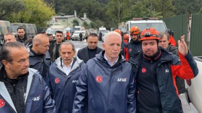 İstanbul Valisi Davut Gül, Ayazağa’da yaşanan olumsuzlukları yerinde inceledi. Yağışlar