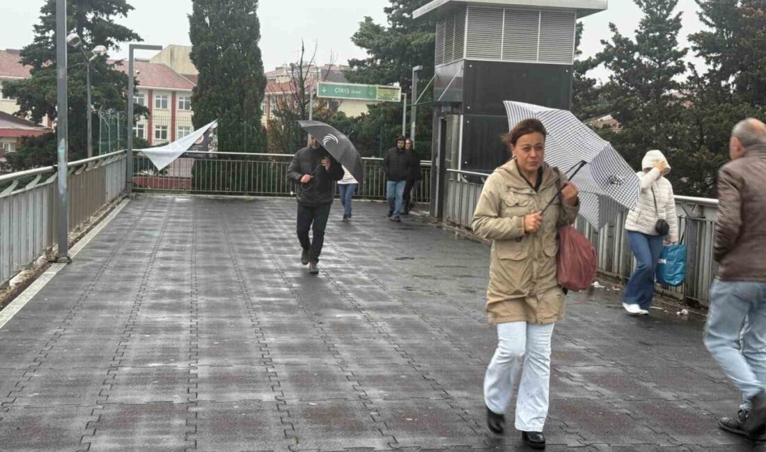 İstanbul’da trafik yoğunluğu oluştuğu bildirildi. Rüzgarın etkisiyle işe giden bazı