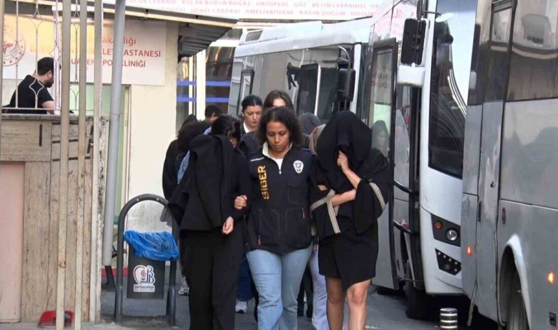 İstanbul’da, uluslararası yatırım dolandırıcılığıyla suçlanan suç şebekelerine yönelik düzenlenen operasyonda