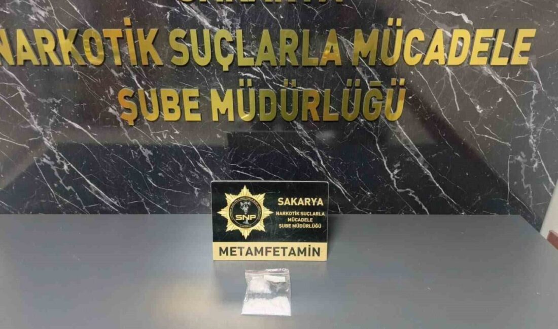 Sakarya’da gerçekleştirilen “Sokaklar Güvende” operasyonu kapsamında, İstanbul’dan uyuşturucu getirdiği tespit