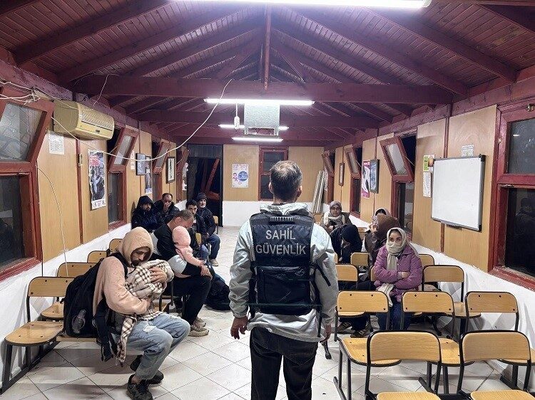 İzmir’in Seferihisar, Karaburun ve Urla ilçelerinde sahil güvenlik ve jandarma