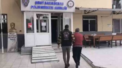 İzmir Emniyet Müdürlüğü, il genelinde gerçekleştirilen eş zamanlı şafak operasyonunda,