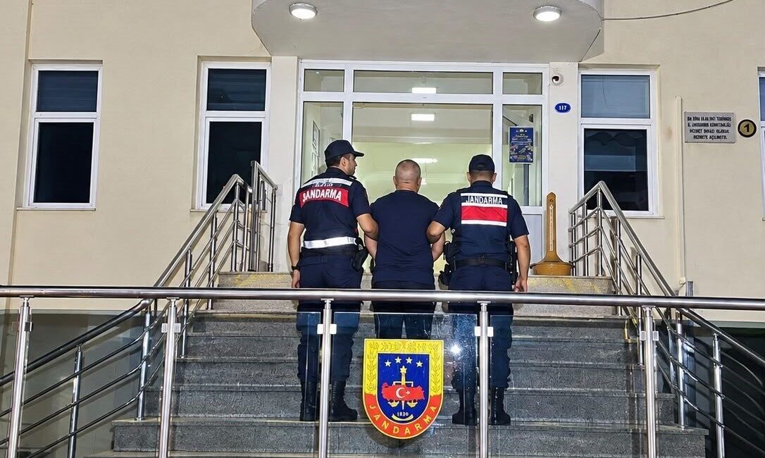 İzmir’in Dikili ilçesinde, toplamda 11 ayrı suçtan toplamda 27 yıl