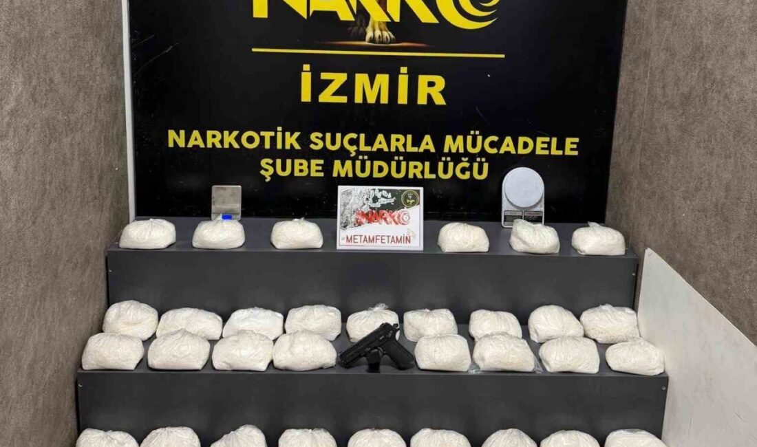 İzmir’in Karabağlar ilçesinde düzenlenen uyuşturucu operasyonunda 32 kilo 450 gram