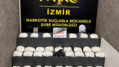İzmir’in Karabağlar ilçesinde düzenlenen uyuşturucu operasyonunda 32 kilo 450 gram