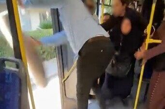 İzmir’in Gaziemir ilçesinde belediye otobüsünde yolcu ile şoför arasında halı