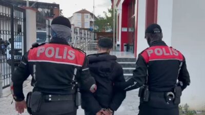 Dün İzmir’de polis ekipleri tarafından yürütülen operasyonlarda, çeşitli suçlardan aranan