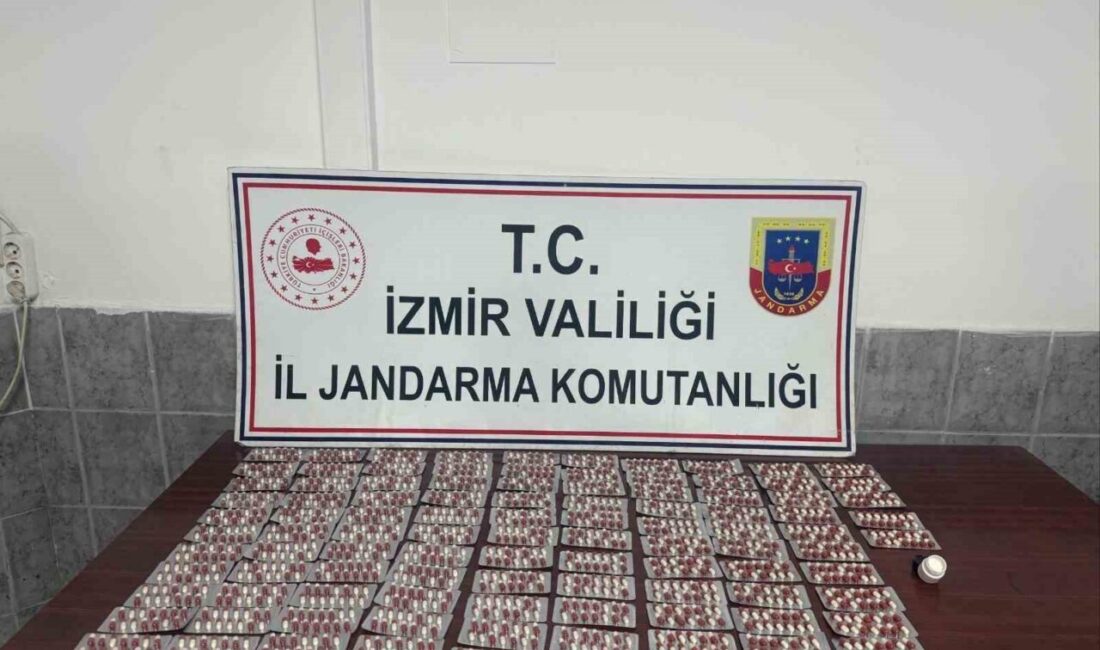 İzmir’in Kınık ilçesinde Jandarma ekipleri tarafından durdurulan bir araçta yapılan