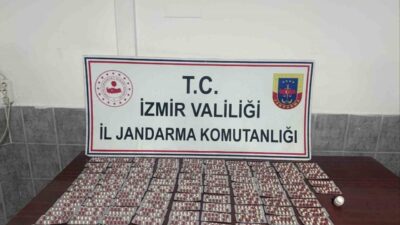 İzmir’in Kınık ilçesinde Jandarma ekipleri tarafından durdurulan bir araçta yapılan