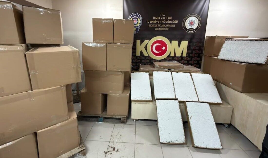 İzmir’de il Emniyet Müdürlüğü Kaçakçılık Suçlarıyla Mücadele Şube Müdürlüğü ekipleri,