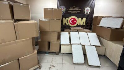 İzmir’de il Emniyet Müdürlüğü Kaçakçılık Suçlarıyla Mücadele Şube Müdürlüğü ekipleri,