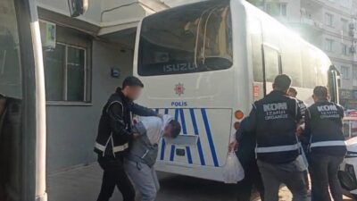İzmir’in Konak ilçesinde, bir iş yerini ve park halindeki aracı