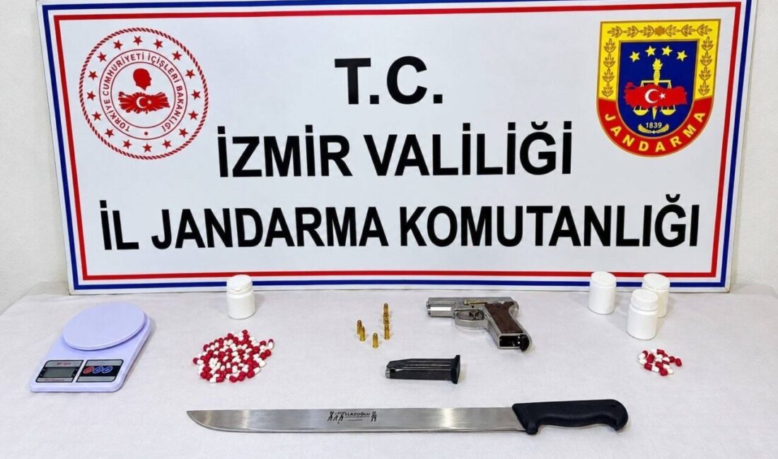 İzmir’in Torbalı ilçesinde düzenlenen uyuşturucu operasyonunda 77 uyuşturucu nitelikli hap