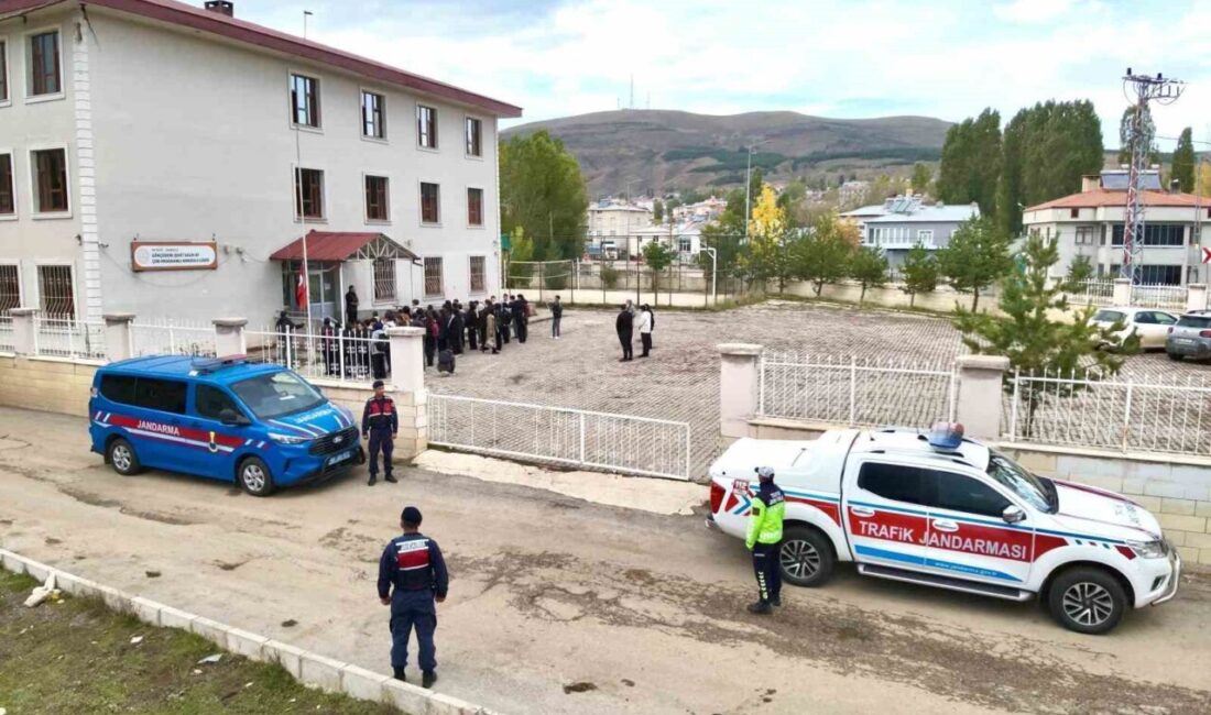 Bayburt’un Demirözü ilçesine bağlı Gökçedere beldesindeki okullarda, öğrencilerin güvenliği için