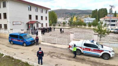 Bayburt’un Demirözü ilçesine bağlı Gökçedere beldesindeki okullarda, öğrencilerin güvenliği için