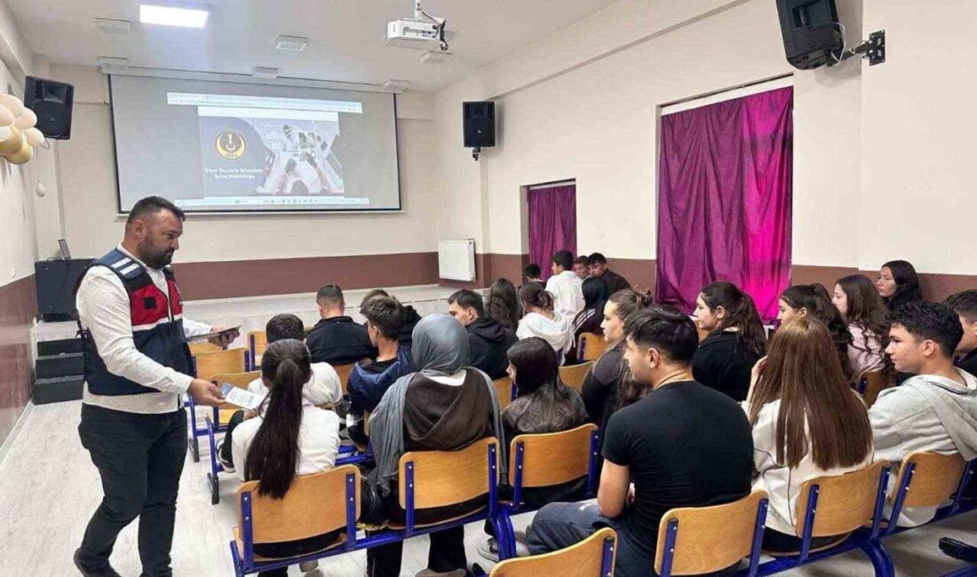 Afyonkarahisar’ın Dinar ilçesinde jandarma ekipleri, öğretmen ve öğrencilere yönelik siber