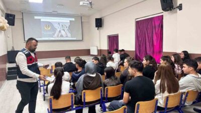 Afyonkarahisar’ın Dinar ilçesinde jandarma ekipleri, öğretmen ve öğrencilere yönelik siber