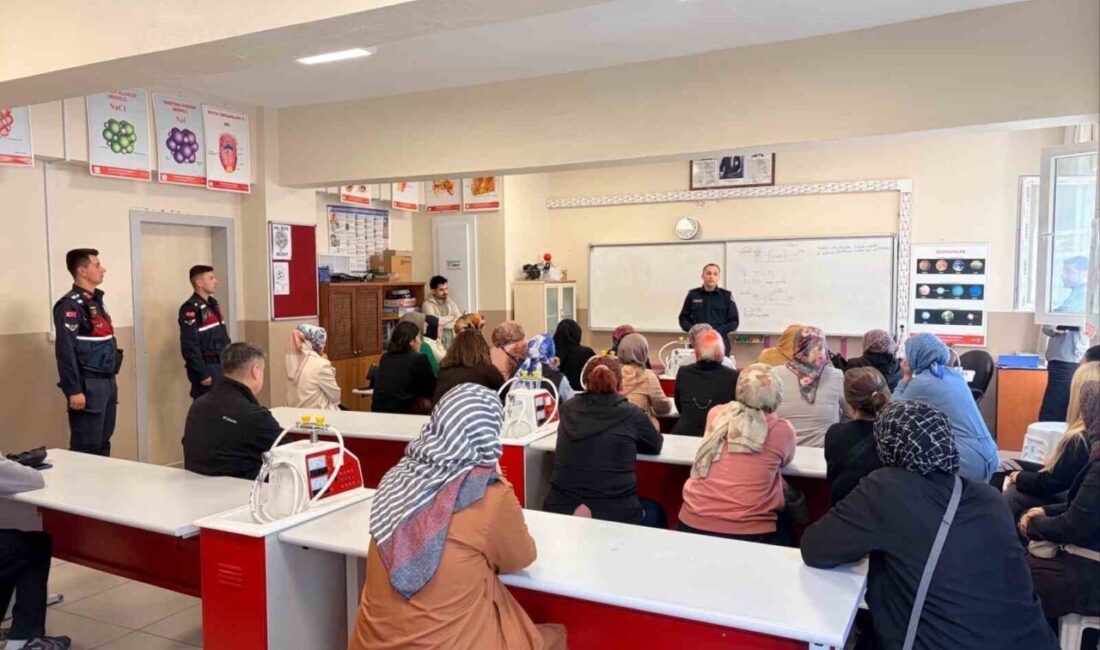 Bilecik İl Jandarma Komutanlığı ekipleri, Vezirhan İlkokulu-Ortaokulu ve Çaltı İlkokulu-Ortaokulunda