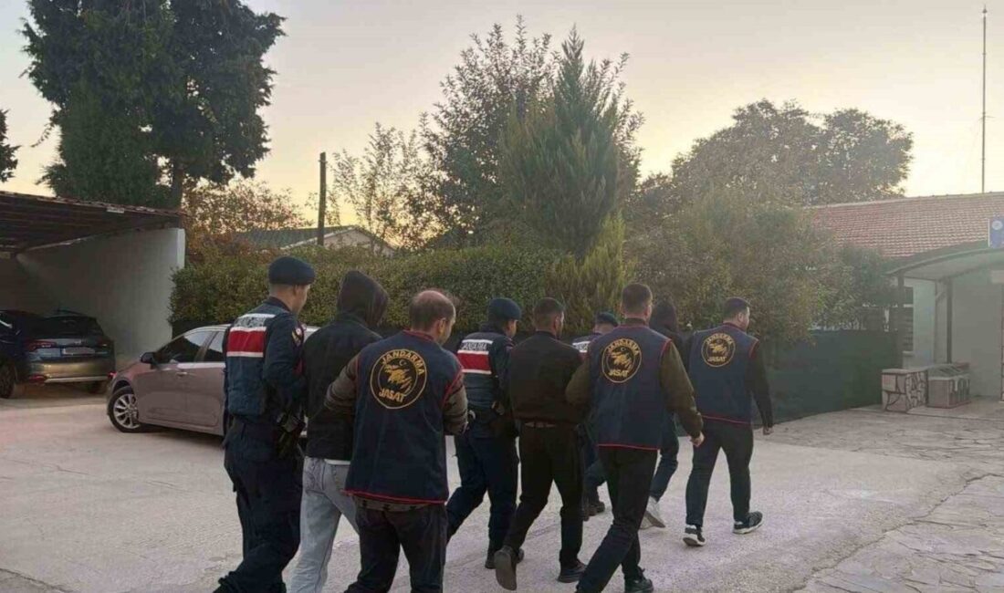 Denizli İl Jandarma Komutanlığı ekipleri, yaşlı vatandaşları telefonla arayarak kendilerini