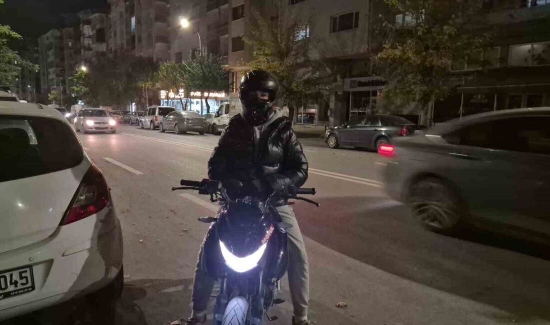 Eskişehir’de trafikte çıkan tartışmada kadın sürücünün aracından inerek motosikletlinin üzerine
