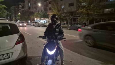 Eskişehir’de trafikte çıkan tartışmada kadın sürücünün aracından inerek motosikletlinin üzerine