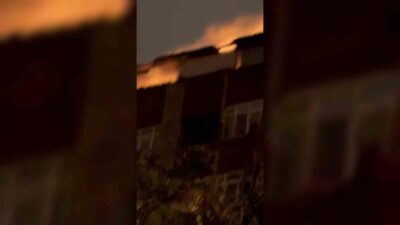 Kağıthane’de 5 katlı binanın en üst katında başlayan yangın büyüyerek
