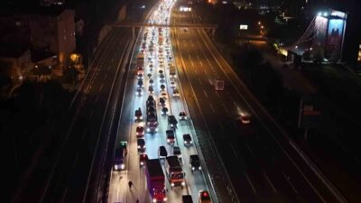 TEM Otoyolu Kağıthane mevkiinde aynı yönde seyreden bir taksiye arkadan