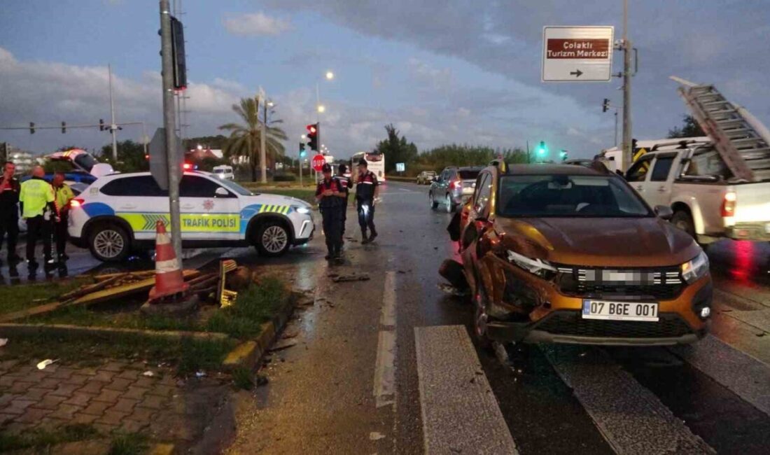 Manavgat ilçesinde, kırmızı ışık ihlali yapan bir kamyonun sebep olduğu