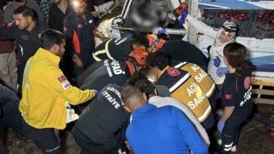Adıyaman ilinde meydana gelen trafik kazasında, hayvan gübresi yüklü traktöre