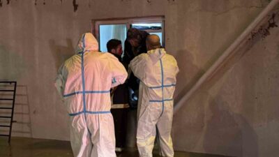 Adıyaman’da etkili olan şiddetli sağanak yağış nedeniyle su basan evde