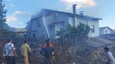 Safranbolu ilçesine bağlı Düzce köyünde R.Ş.’ye ait bir evin çatısında