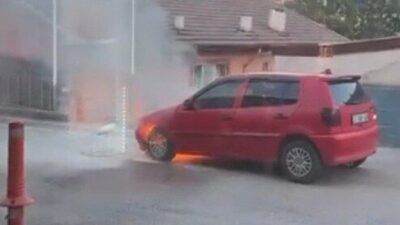 Karabük’te, Kayabaşı Mahallesi Yıldız Caddesi’nde park halindeki bir araç alev