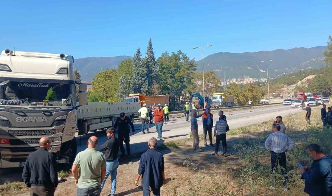Karabük’ün Fen İşleri mevkisinde meydana gelen trafik kazasında, sürücüsünün direksiyon