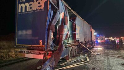 Eskipazar ilçesinde yaşanan trafik kazasında, park halindeki iki araca çarpan