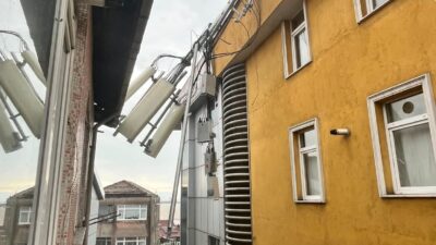 Kuvvetli bir rüzgarın etkisiyle, Zonguldak’ın Karadeniz Ereğli ilçesinde bulunan bir