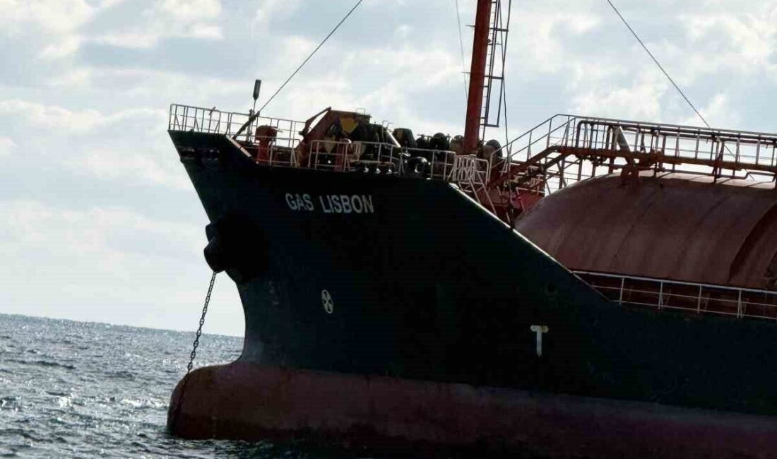 Ukrayna’ya seyir halindeyken Karadeniz’de saldırıya uğrayan Liberya bayraklı LPG tankeri