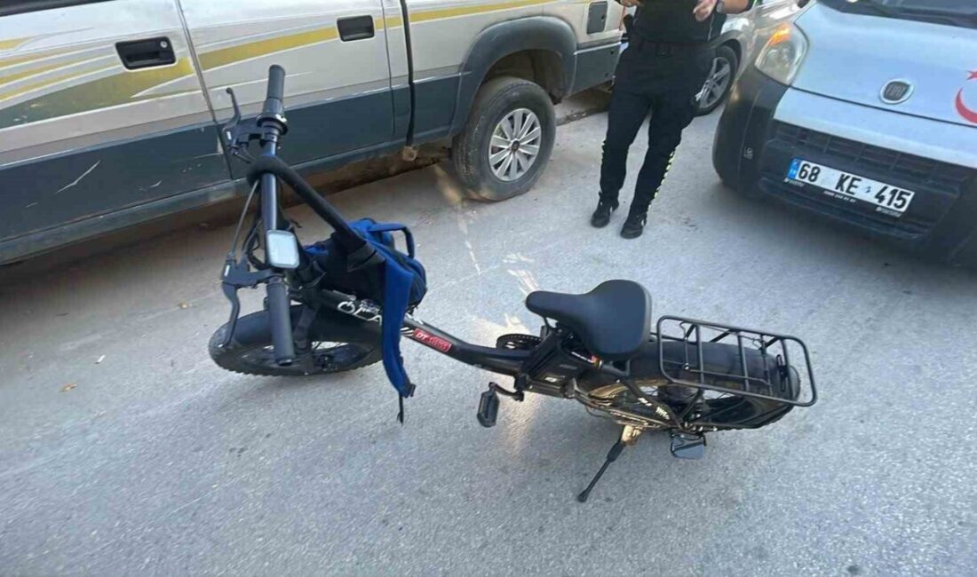 Karaman’da seyir halindeki hafif ticari araca arkadan çarpan elektrikli bisikletin