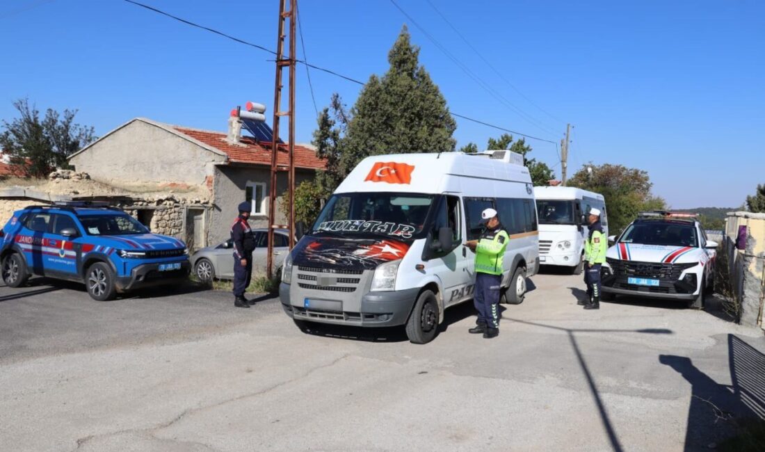 Karaman İl Jandarma Komutanlığı ekipleri, çocuk ve gençlerin güvenliğini sağlamak