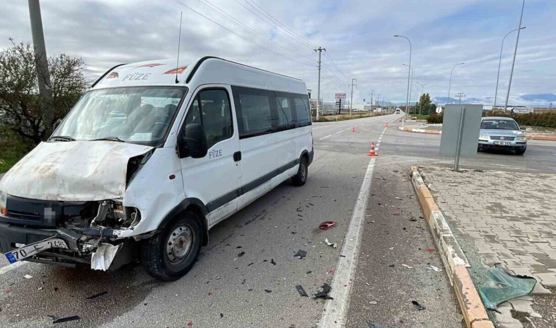 Karaman’da minibüs ile otomobilin çarpışması sonucu meydana gelen trafik kazasında