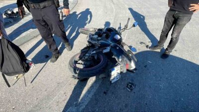 Karaman’da bir kavşakta meydana gelen trafik kazasında motosiklet sürücüsü yaralandı.