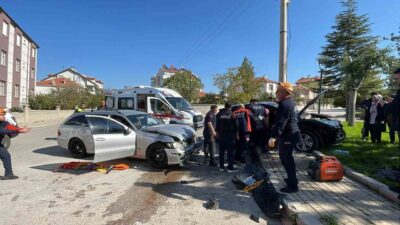 Karaman ilinde gerçekleşen trafik kazasında otomobil ile cipin çarpışması sonucunda