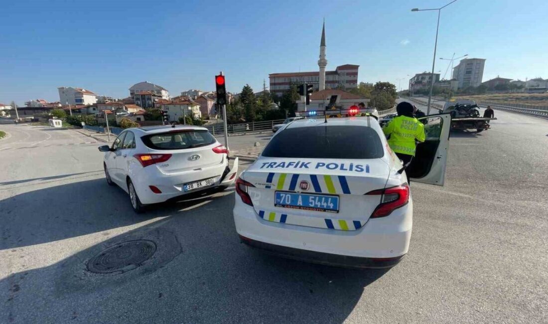 Karaman’da bir otomobil ile motosikletin çarpıştığı trafik kazasında motosiklet sürücüsü