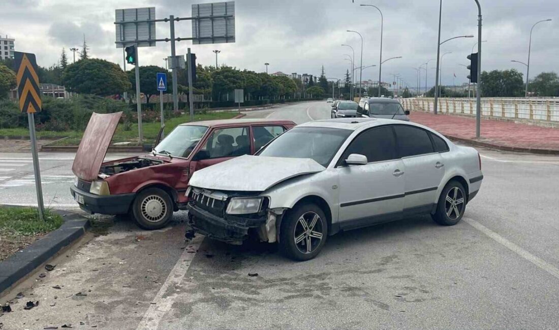 Karaman’da meydana gelen trafik kazasında, Alacasuluk Mahallesi 100. Yıl Bulvarı’ndaki