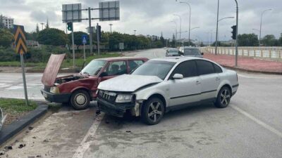 Karaman’da meydana gelen trafik kazasında, Alacasuluk Mahallesi 100. Yıl Bulvarı’ndaki