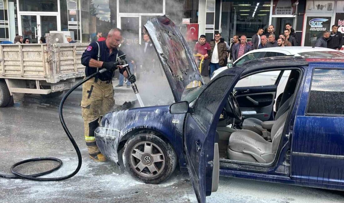 Karaman’da seyir halindeki otomobilin motor kısmında çıkan yangın itfaiye ekiplerince